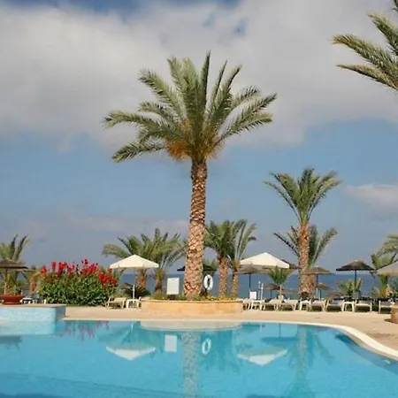 Aparthotel St. George Gardens & Klorakas