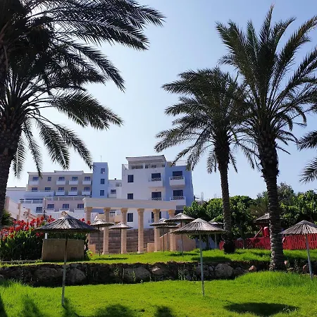 מלון דירות St. George Gardens &