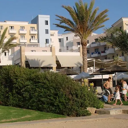 מלון דירות St. George Gardens &
