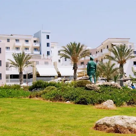 מלון דירות St. George Gardens & 4*