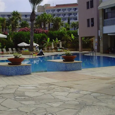 מלון דירות St. George Gardens & 4*