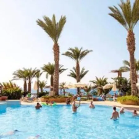 מלון דירות St. George Gardens &